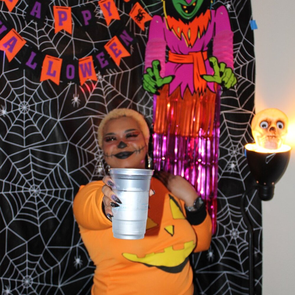 Meet your Posher, Amira